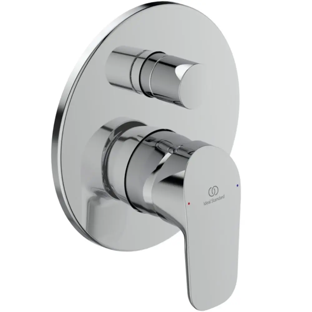 Chromfarbene Wandarmatur von Ideal Standard mit einem Hebel und zwei Temperaturreglern auf einer runden Rosette.